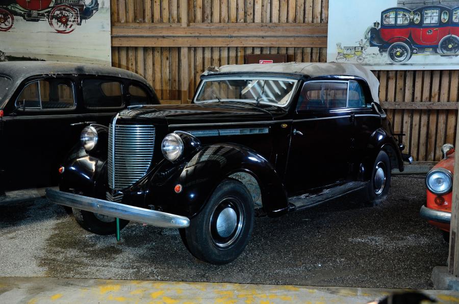  Chrysler Royal Cabriolet 1938 года  (фото 1 из 5)